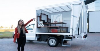 Camioneta Pick up adaptada como salón de clases