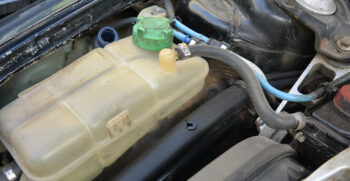 Cambiar anticongelante para auto para evitar percances